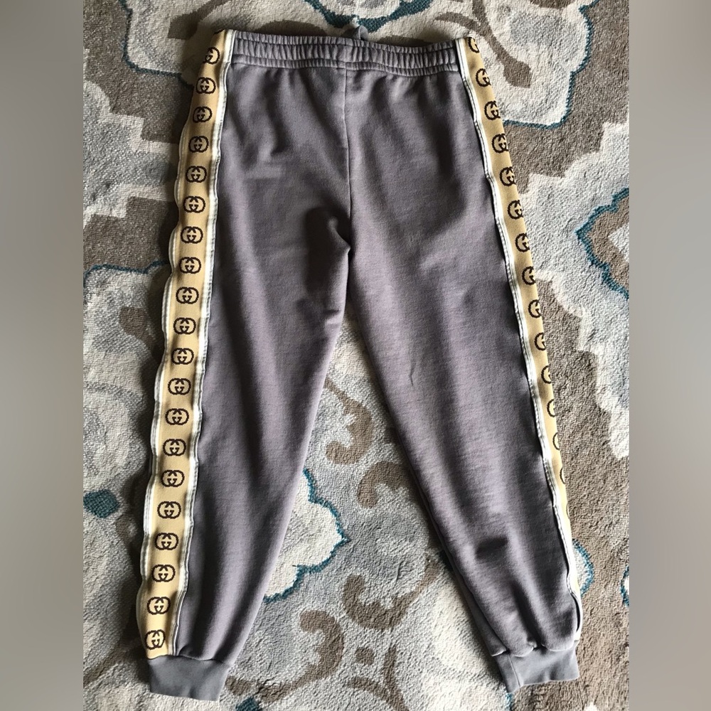 Gucci Gray Sweatpants with Beige Logo Stripe - Picture 4 of 6